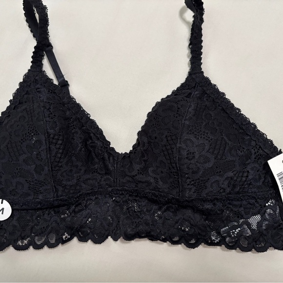 NWT Black Bralette. Sz M. Lace. Plunge. Removable pads. Adjustable straps. - Picture 3 of 10